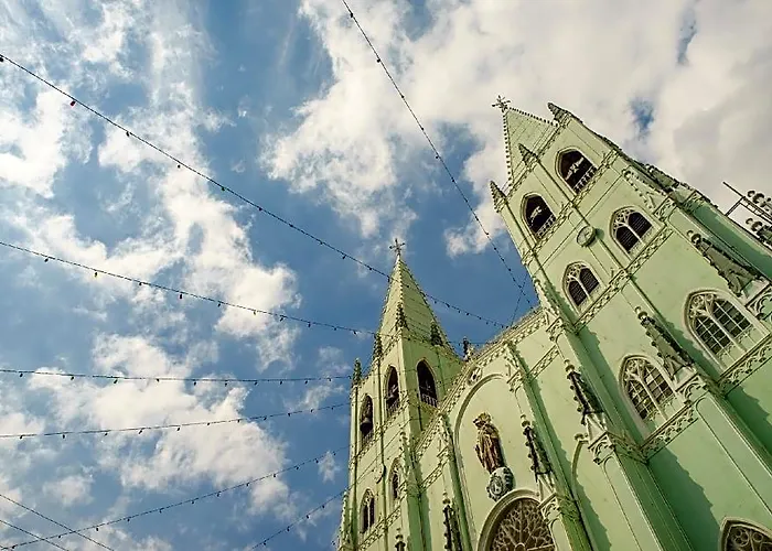 Monchere Manila